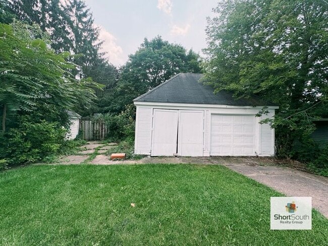 Building Photo - 4 bed 2 bath Single Family Home