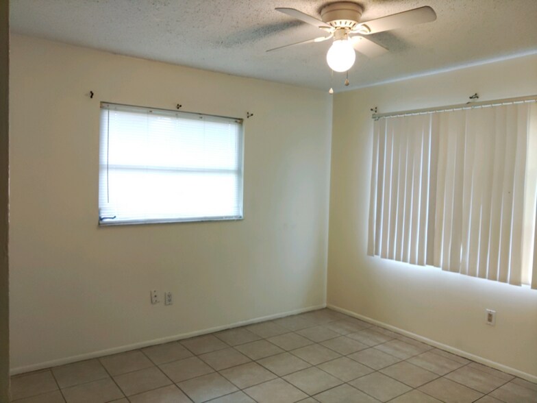 Building Photo - 2309 Fairgren Ave