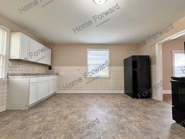 Building Photo - 348 Davis Ct