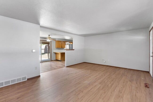 Building Photo - 4857 N Roosevelt Ave