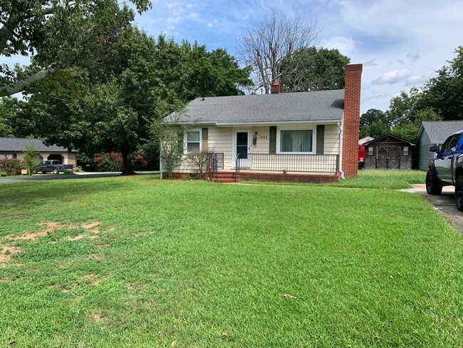 Building Photo - 3 BED, 1 BATH HOME IN GREYSTONE AREA, $1550 MONTH, $1550 DEPOSIT