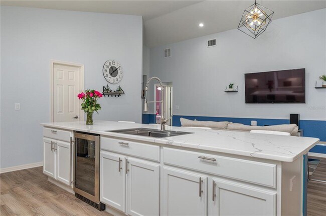 Building Photo - 501 Interlock St