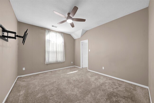 Building Photo - 25525 Oakhurst Forest Dr