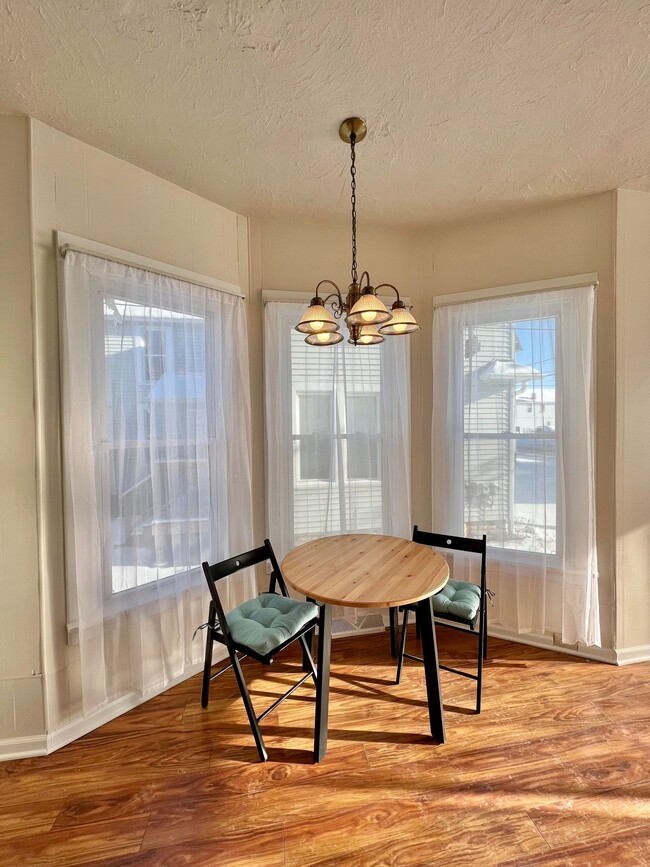 Dining area - 96 Cedar Ave