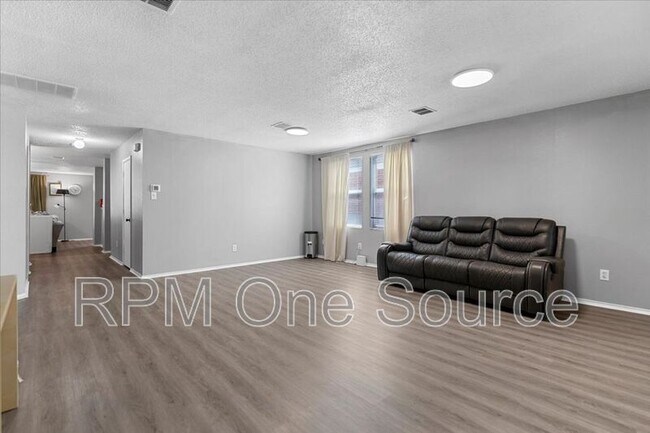 Building Photo - 5401 Pandale Valley Dr