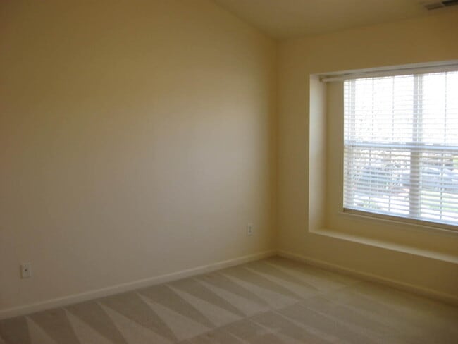 Building Photo - Greensboro NC Townhouse for Rent