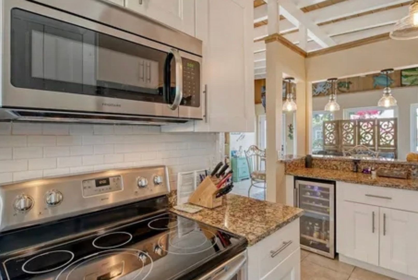 Building Photo - 352 Tihami Rd