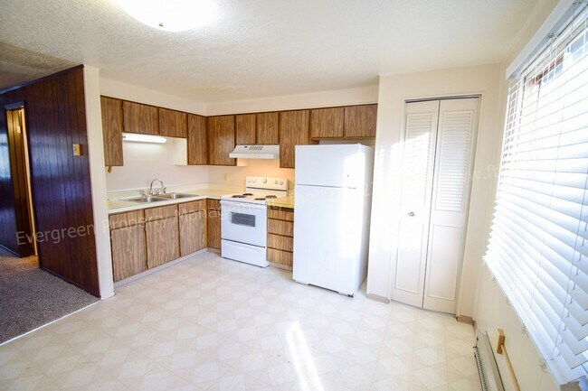 Building Photo - 1201 Pomona St