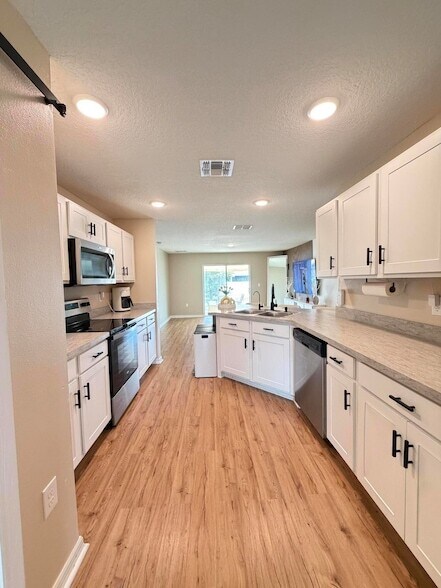 Building Photo - 4249 SW Whitebread Rd