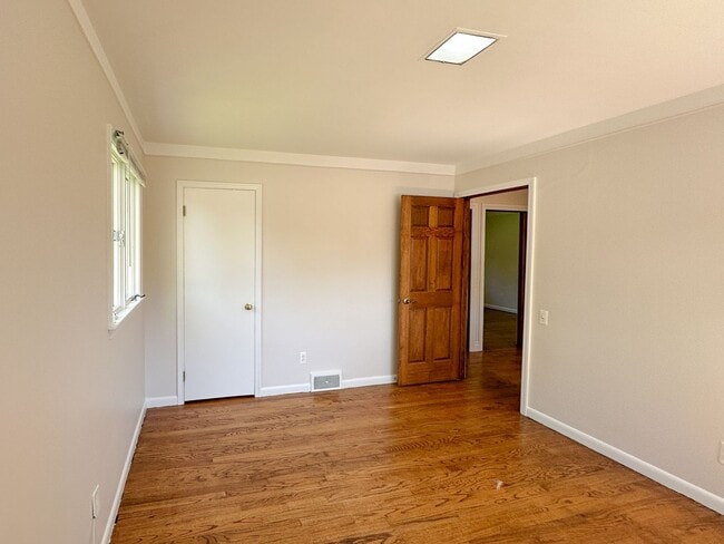 Building Photo - Stylish Grosse Pointe Woods Ranch with EV ...