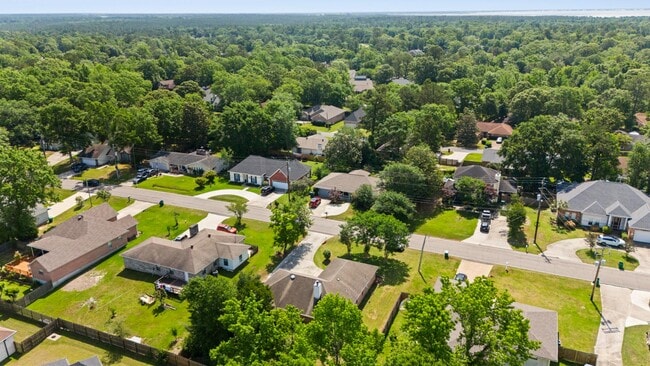 Building Photo - 87133 Golf Club Dr