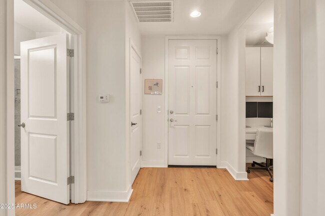 Building Photo - 5450 E Deer Valley Dr