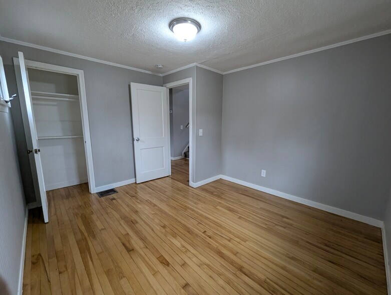 Building Photo - 114 Maple Manor Dr