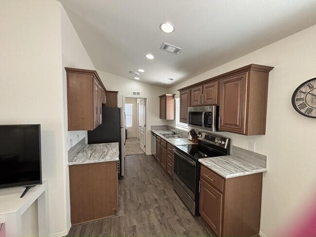 Building Photo - 8700 E University Dr