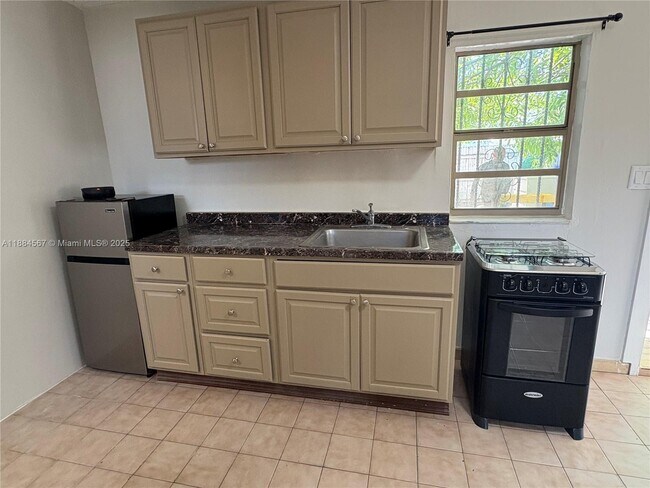 Building Photo - 2395 NW 4th St