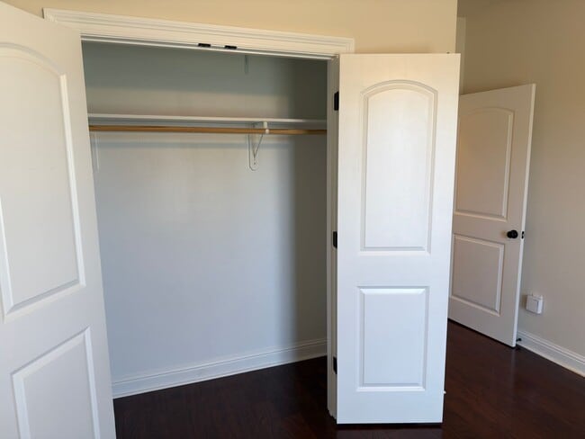 Building Photo - 3-Bedroom Home with Central AC, Gas Fireplace & Spacious Backyard