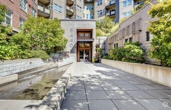 Building Photo - Open 1-bed condo in the Heart of Ballard