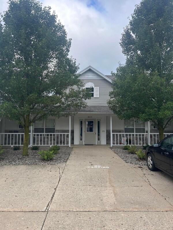 Building Photo - 607 Trinity Dr