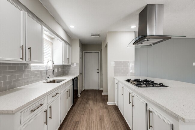 Building Photo - 5426 Fairgreen Ln