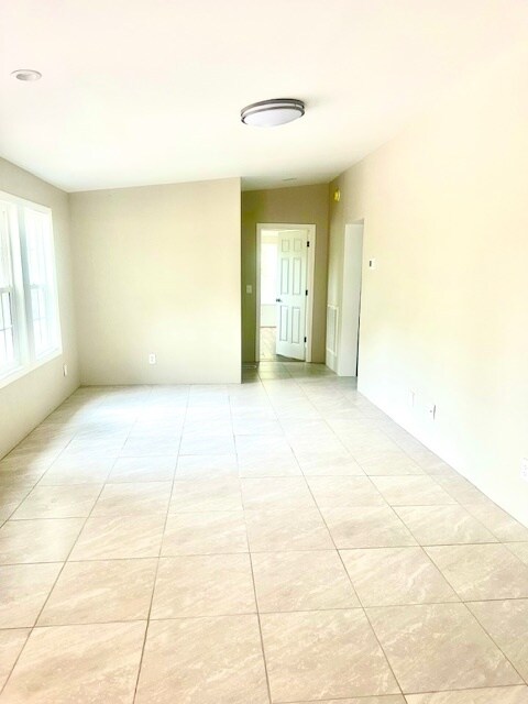 Building Photo - 855 Park Rd