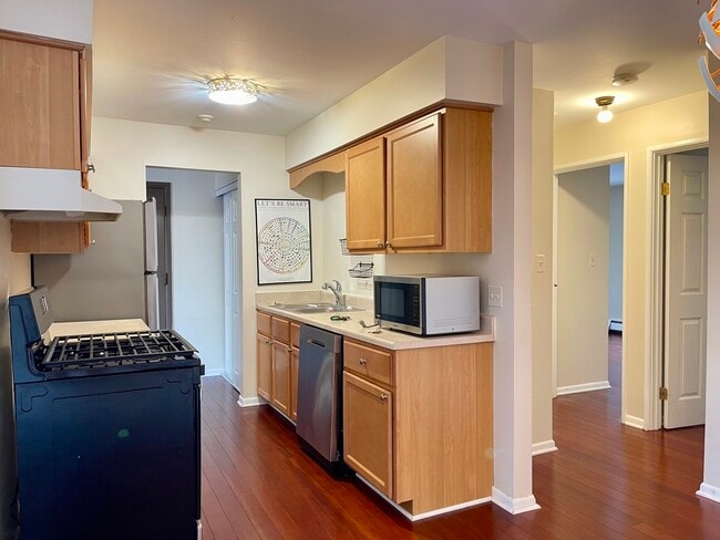 Building Photo - 49 W 66th St