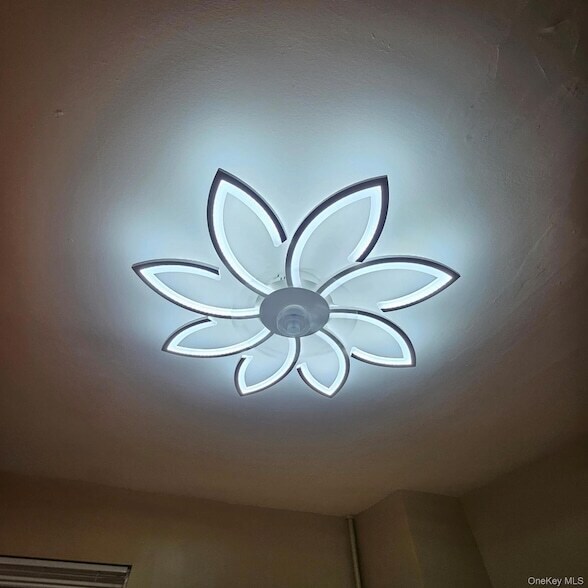 Building Photo - 607 S 5th Ave