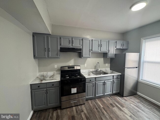 Building Photo - 1249 Kenwood Ave