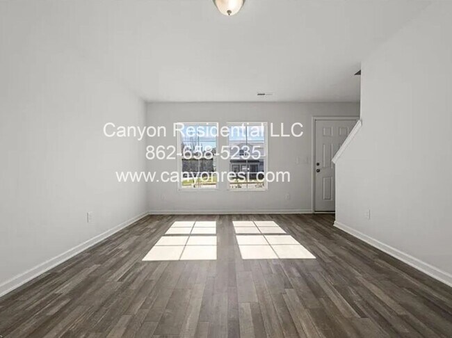 Building Photo - beautiful home with 3 bedrooms!