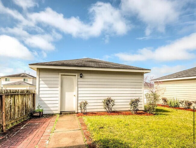 Building Photo - 11809 Longwood Garden Way
