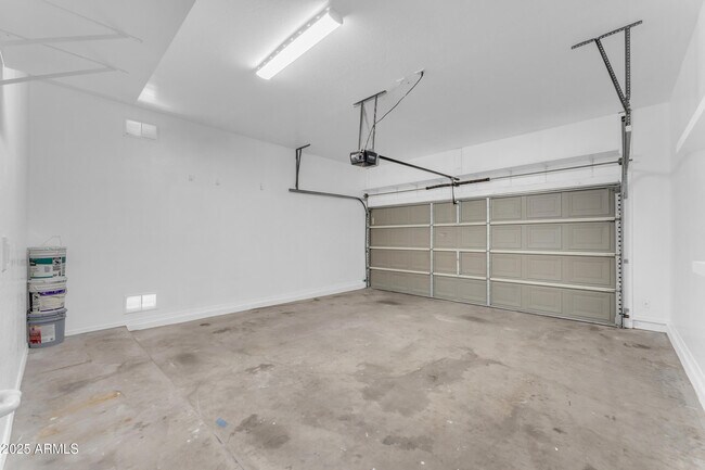 Building Photo - 7913 N 88th Ln