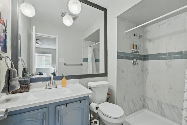 Building Photo - 3454 Livingston Ln