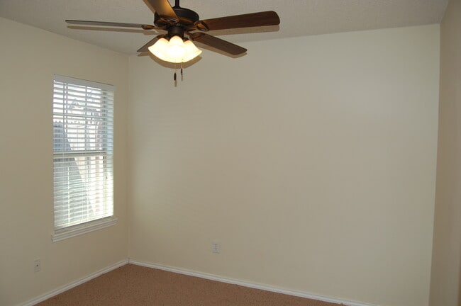 Building Photo - Stylish 3/2/2 Home with Fireplace and Cove...