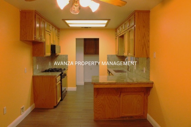 Building Photo - 1 Yr Lease
