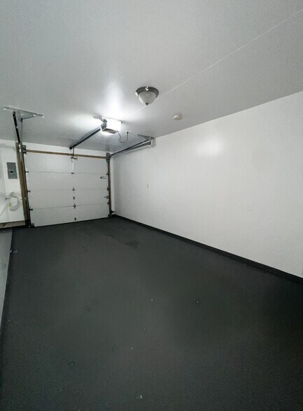 Building Photo - 520 N Terrace Ave