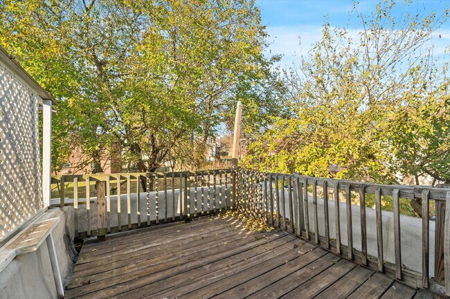 Building Photo - Updated 2 Bedroom Apartment with Central Air & Private Deck — Excellent Location for Commuters