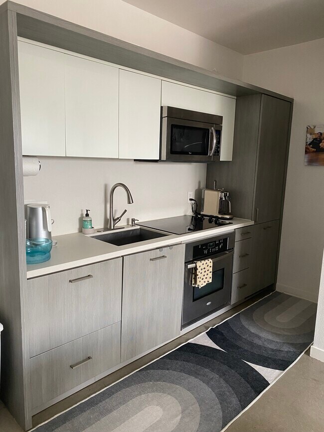 Building Photo - 955 W Hawthorn St