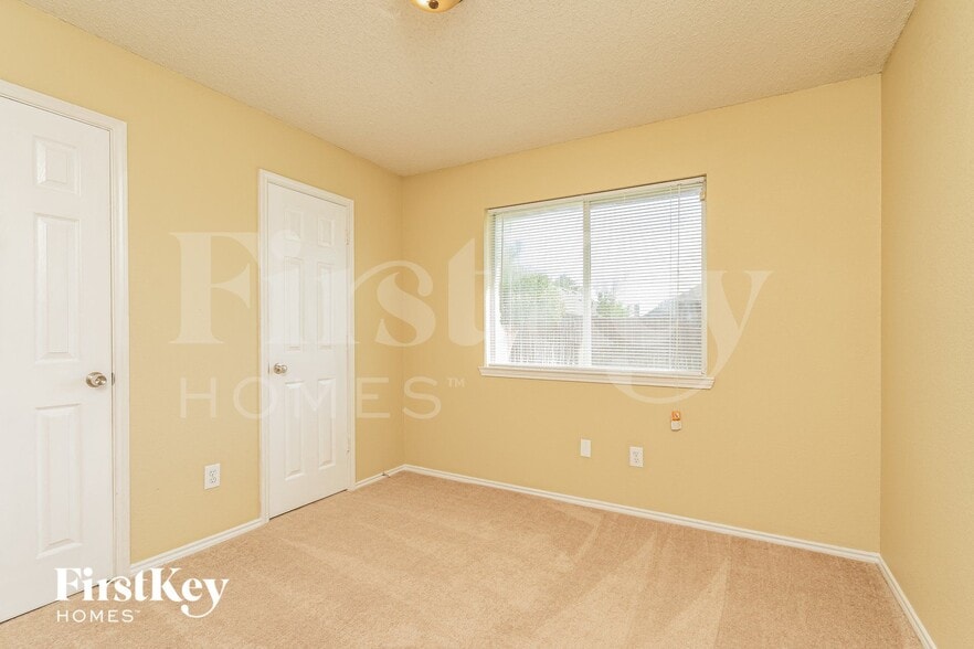 Building Photo - 137 Sequoia Rd