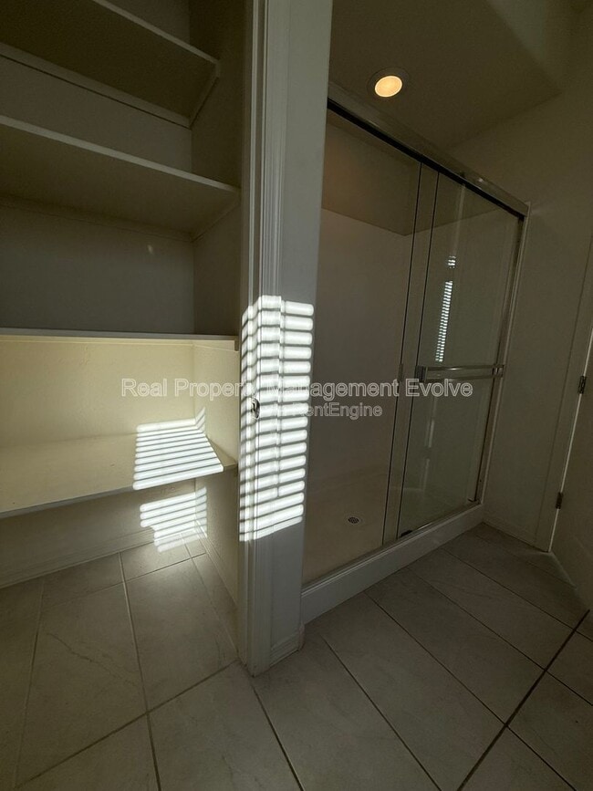 Building Photo - 8755 W Solano Dr