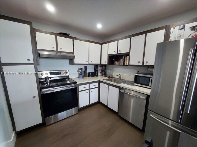 Building Photo - 2741 Taft St