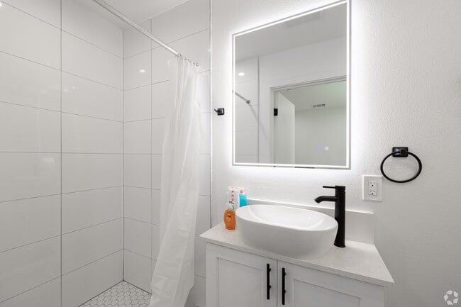 Building Photo - 3430 Walton Ave