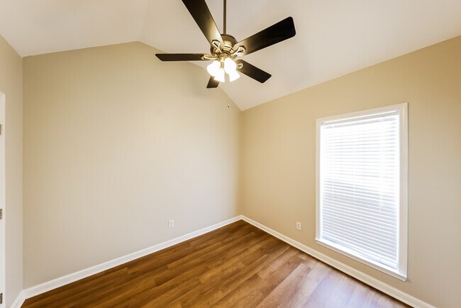 Building Photo - 376 Walker Way