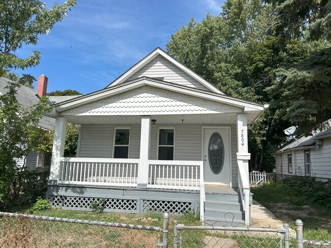 Building Photo - Cudell neighborhood - 2 bedroom/1 bathroom, Single Family Home
