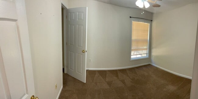 Building Photo - Quiet Neighborhood- Large family living!