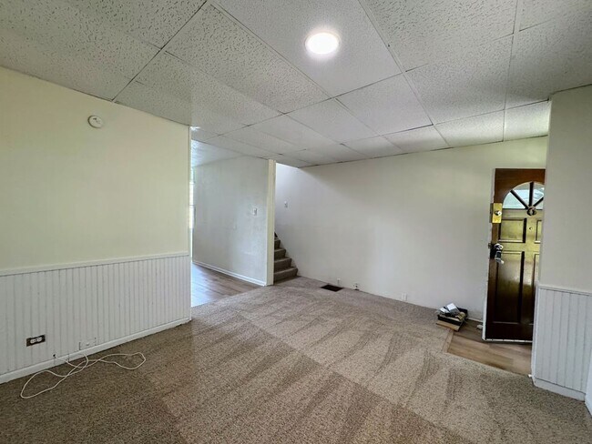 Building Photo - 647 5th St