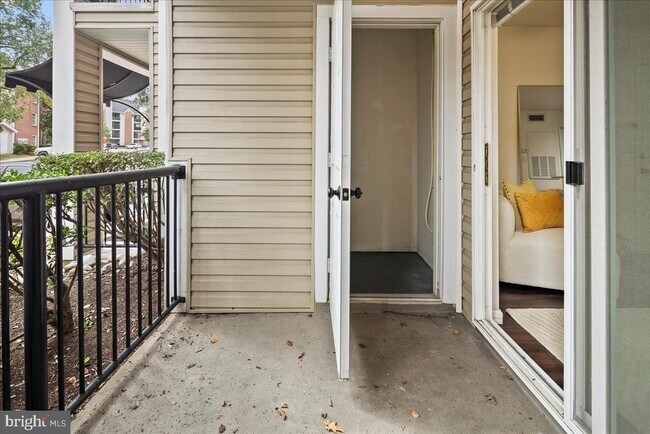 Building Photo - 3303 Wyndham Cir