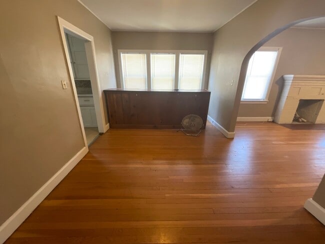 Building Photo - COLLEGE PRE-LEASING