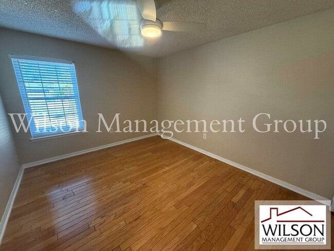 Building Photo - 1366 Valhalla St