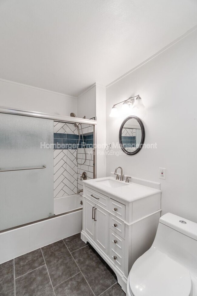 Building Photo - 410 E 8th Ave