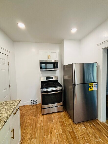 Building Photo - 3464 E 149th St