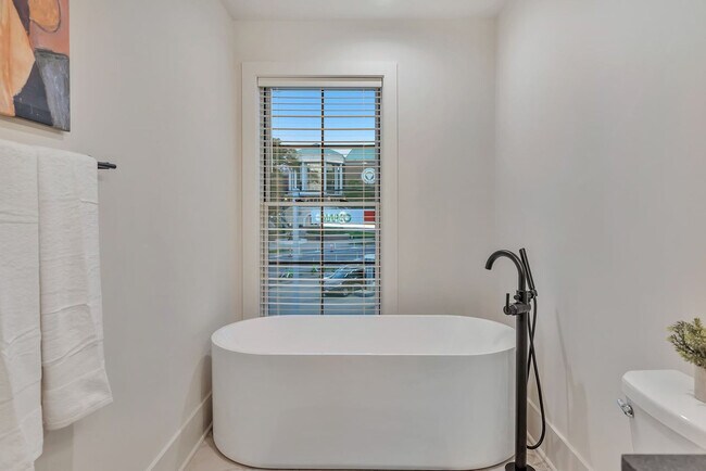 Building Photo - 1701 Portland Ave